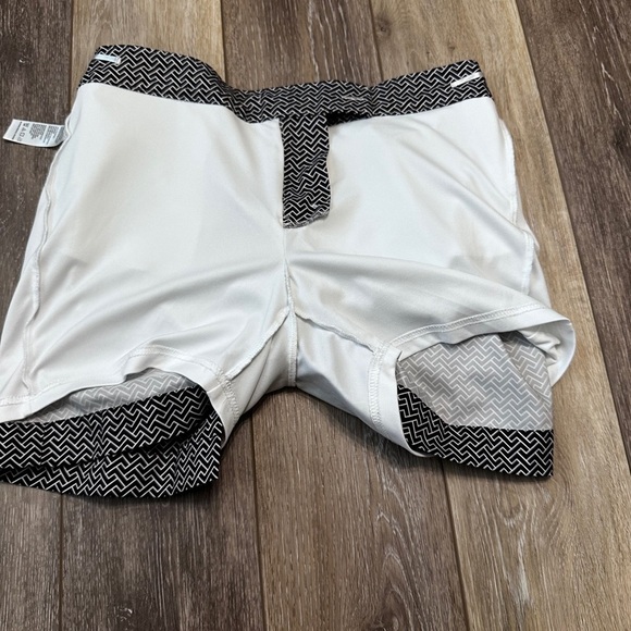 #4) Izod  Golf skort white and black size measurements posted. - Picture 5 of 7